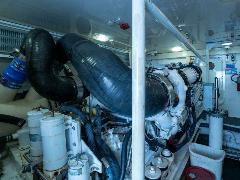 2005 Viking 74 Enclosed Bridge