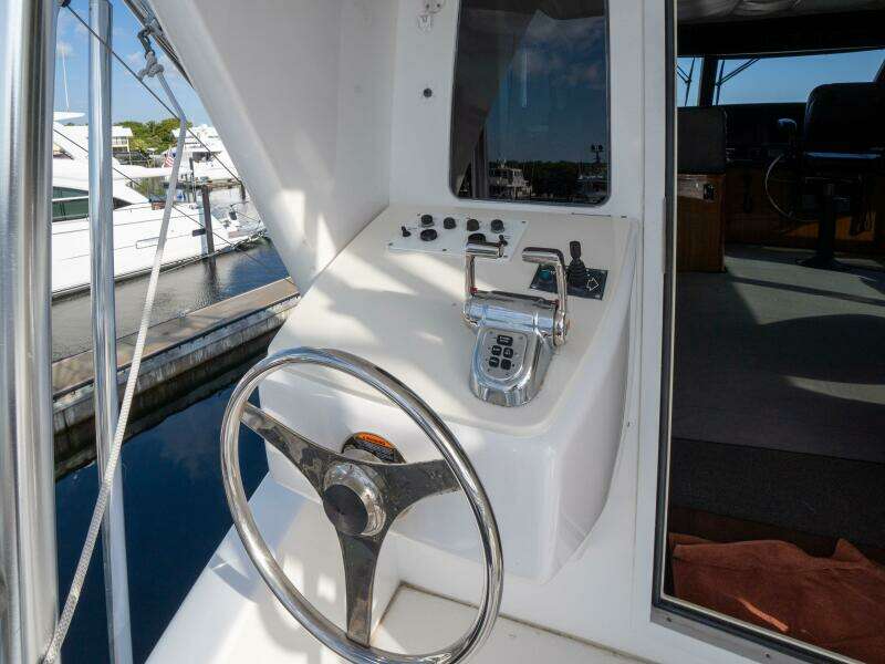 2005 Viking 74 Enclosed Bridge