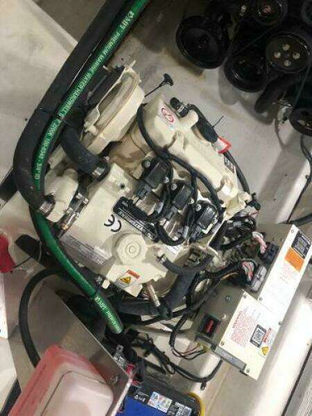 2022 Cruisers Yachts Express Coupe