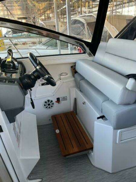 2022 Cruisers Yachts Express Coupe