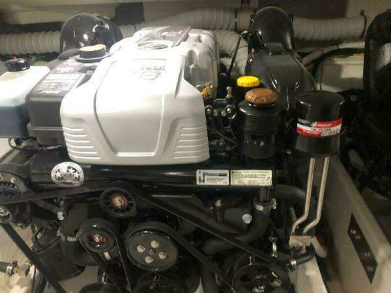 2022 Cruisers Yachts Express Coupe