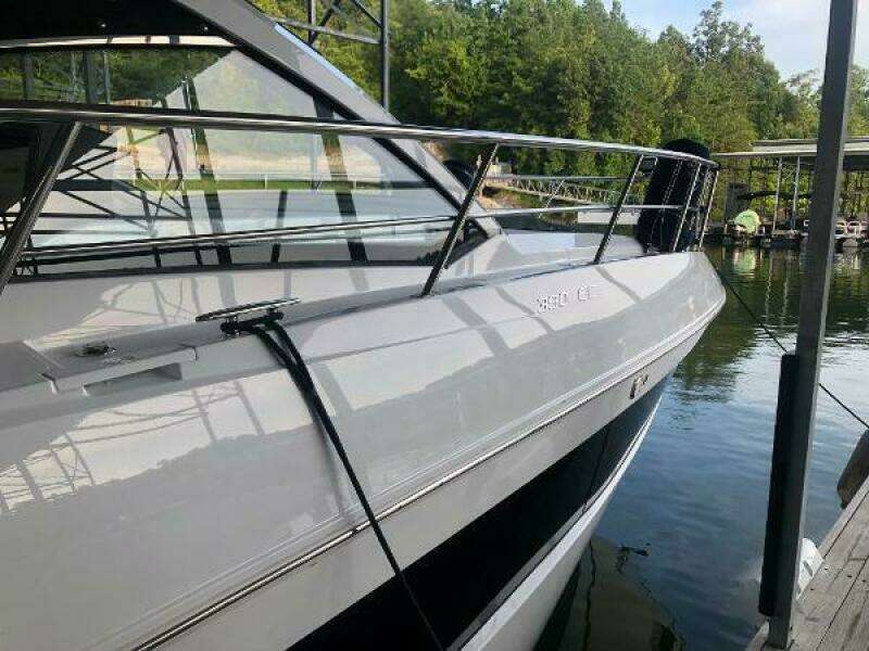 2022 Cruisers Yachts Express Coupe