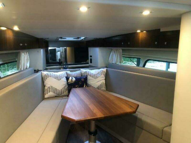 2022 Cruisers Yachts Express Coupe