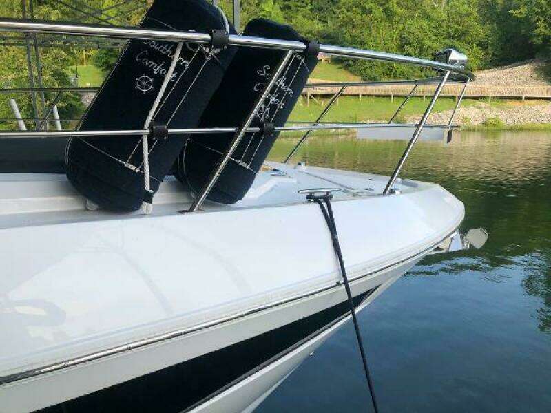 2022 Cruisers Yachts Express Coupe