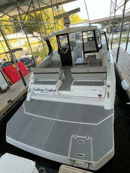 2022 Cruisers Yachts Express Coupe