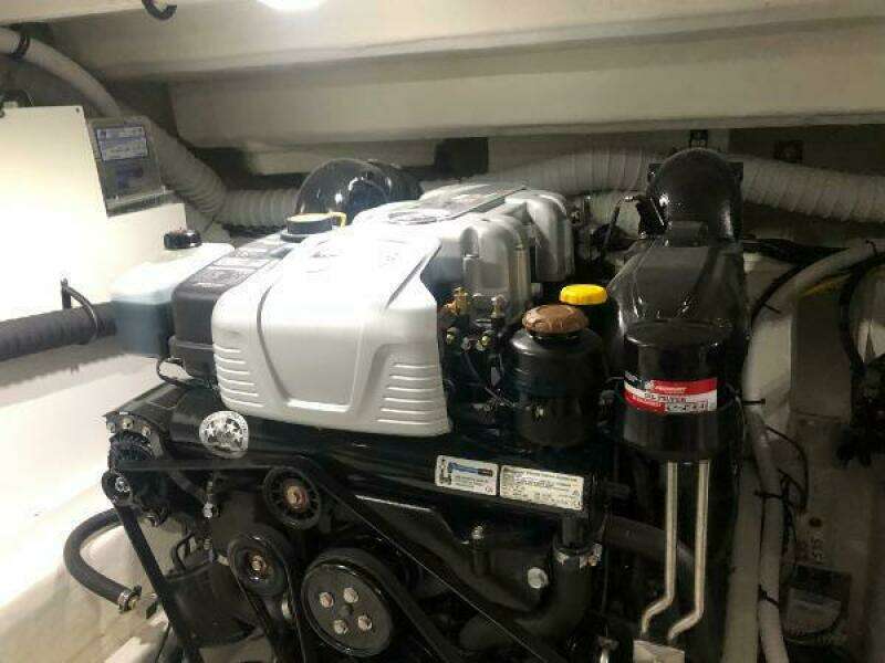 2022 Cruisers Yachts Express Coupe