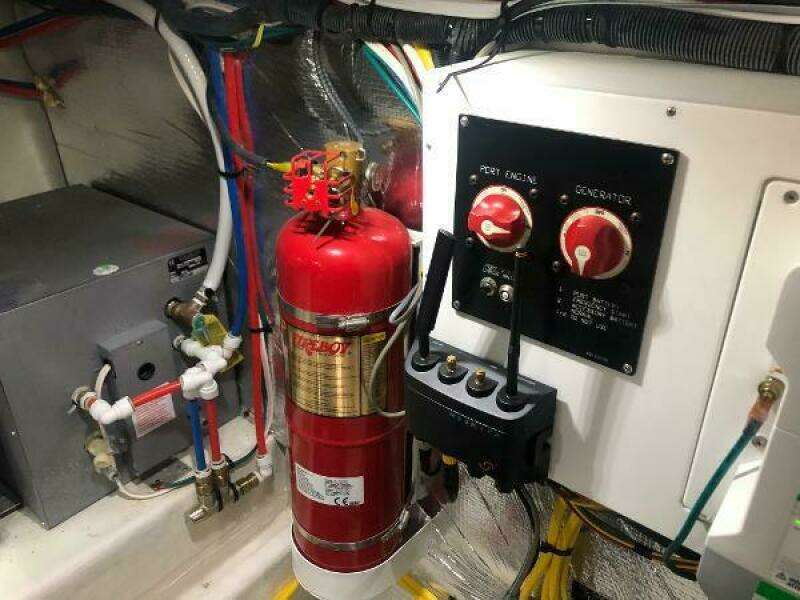 2022 Cruisers Yachts Express Coupe