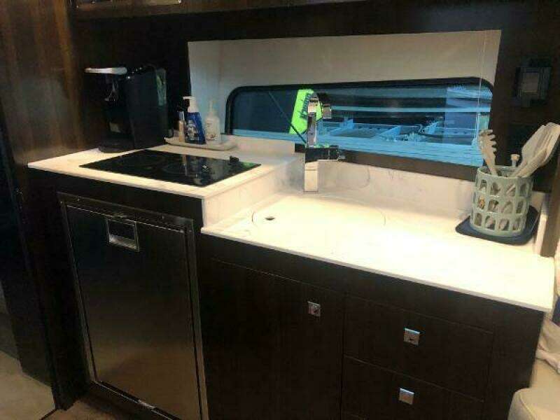 2022 Cruisers Yachts Express Coupe