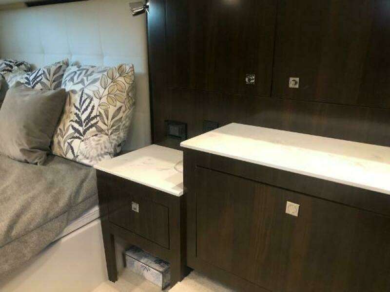 2022 Cruisers Yachts Express Coupe