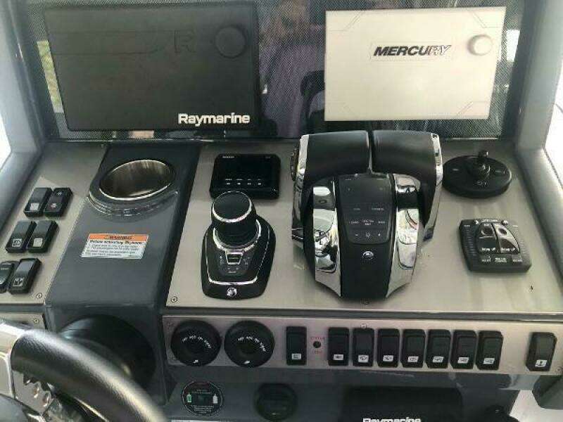 2022 Cruisers Yachts Express Coupe