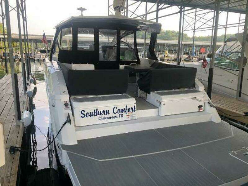 2022 Cruisers Yachts Express Coupe