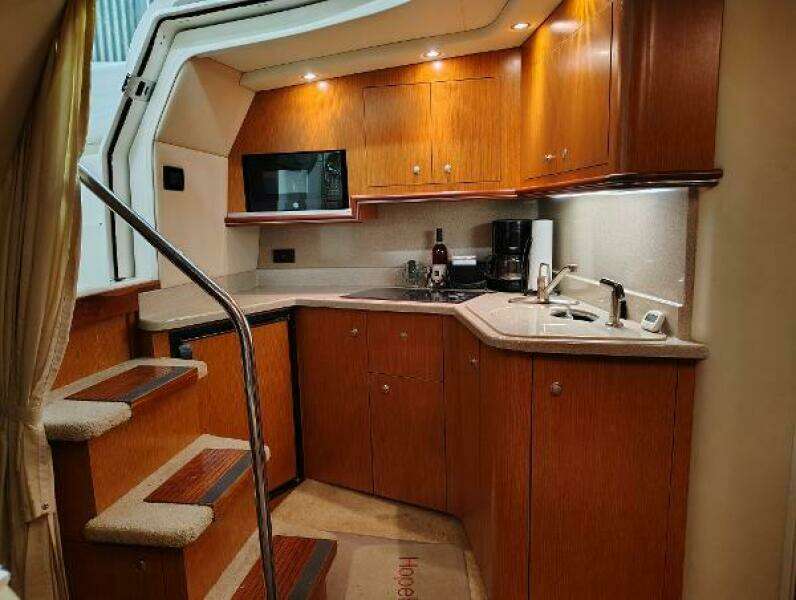 2004 Cruisers Yachts Express