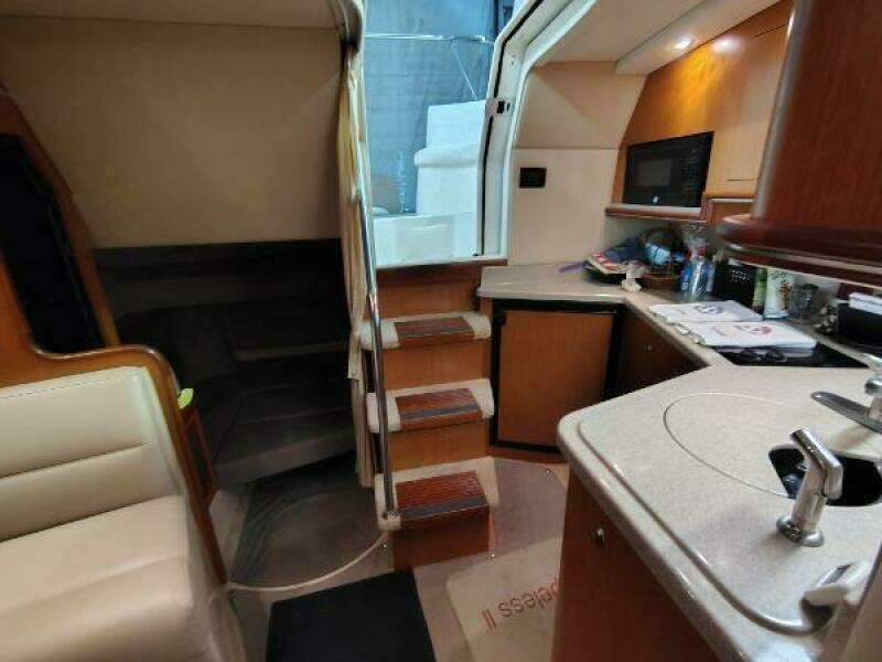 2004 Cruisers Yachts Express
