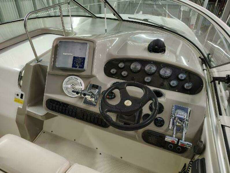 2004 Cruisers Yachts Express