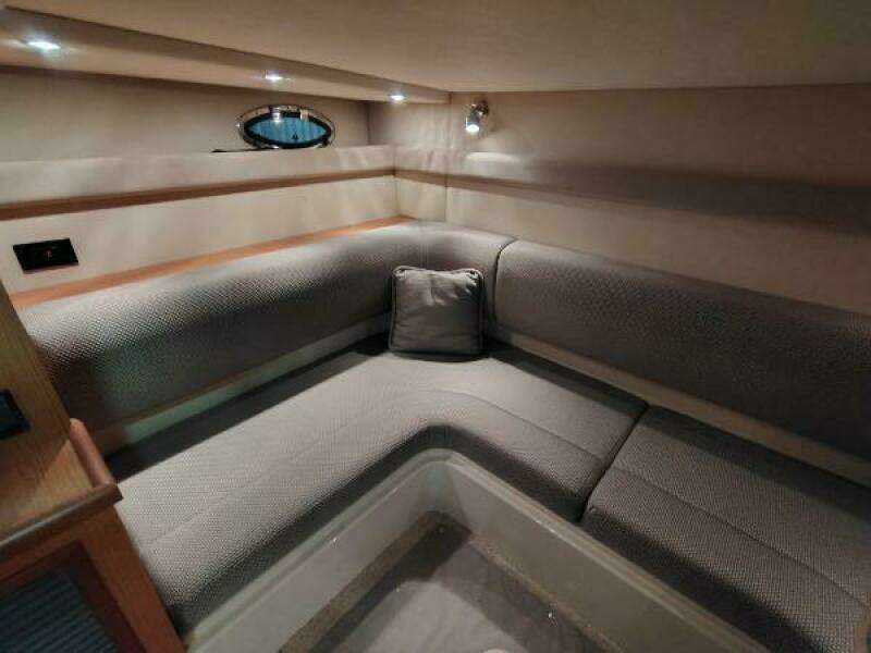 2004 Cruisers Yachts Express