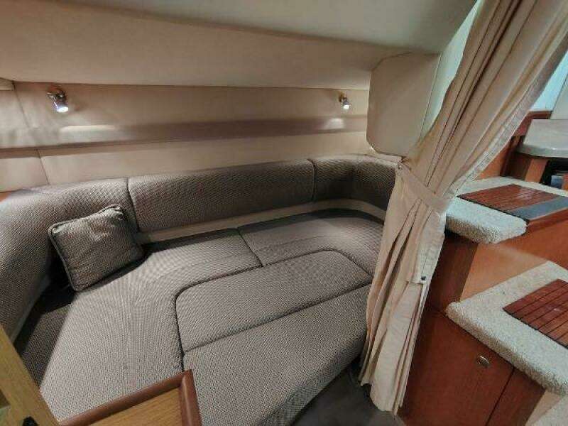 2004 Cruisers Yachts Express