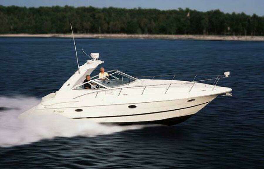 2004 Cruisers Yachts Express