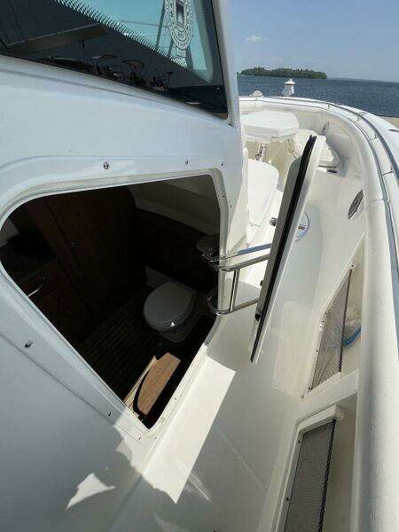 2015 Boston Whaler 350 Outrage