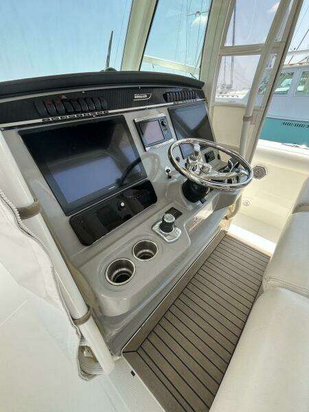 2015 Boston Whaler 350 Outrage