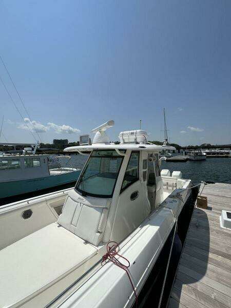 2015 Boston Whaler 350 Outrage
