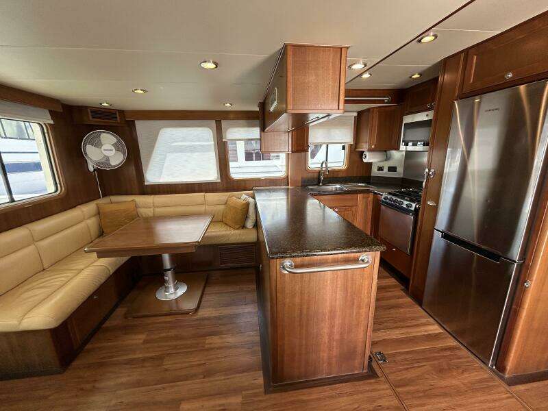 45' Northwest salon port