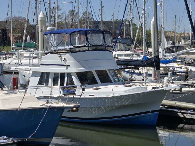 2001 Mainship 390