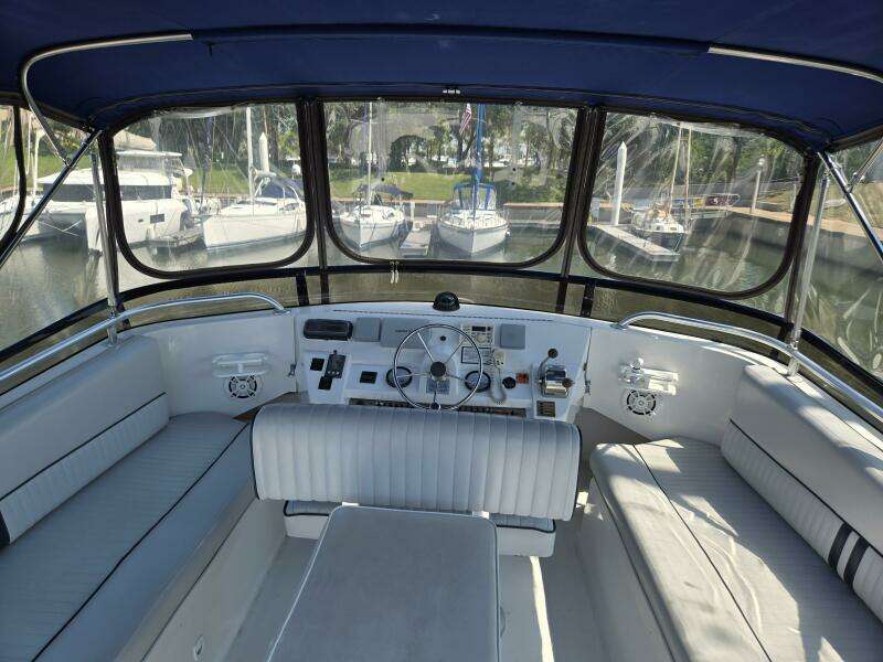 2001 Mainship 390