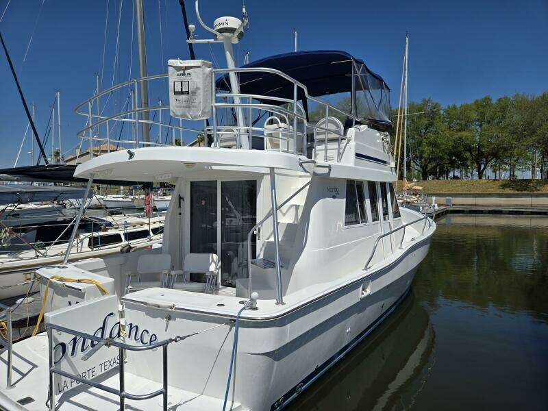 2001 Mainship 390