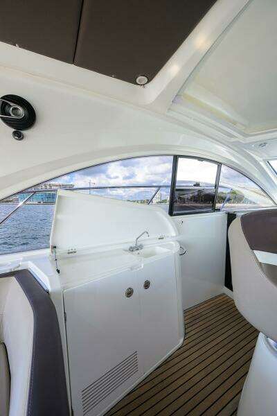 Beneteau 38 GT - Helm Deck 