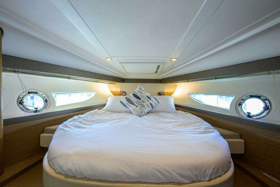 Beneteau 38 GT - Cabin, Berth