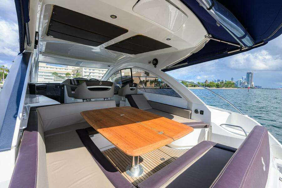Beneteau 38 GT - Helm Deck Seating