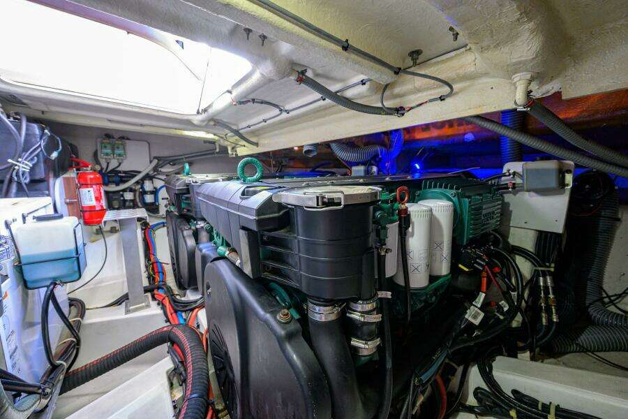 Beneteau 38 GT - Engine Room