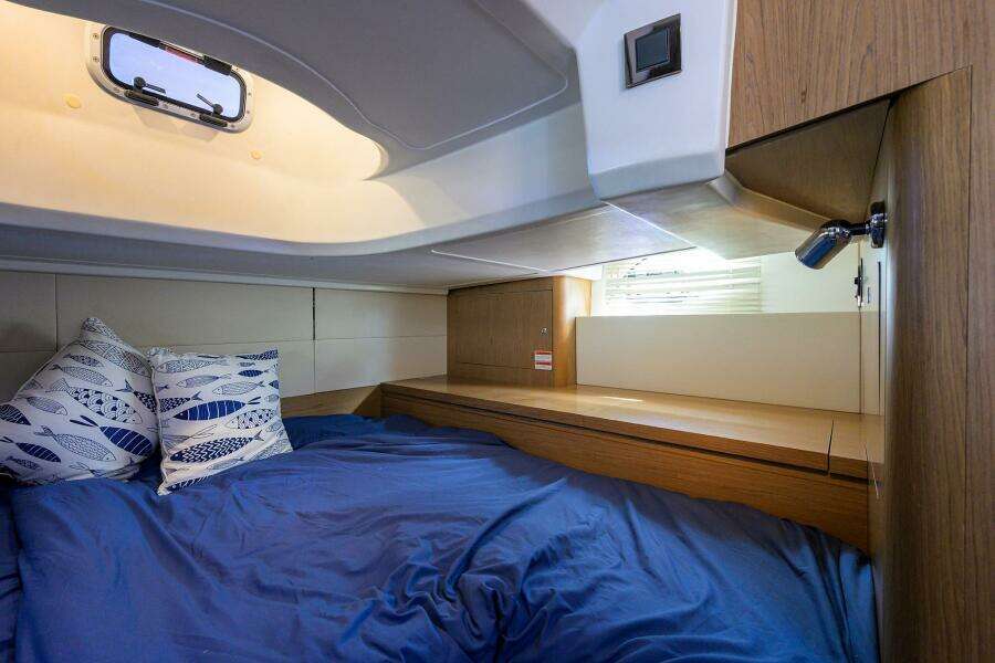 Beneteau 38 GT - Cabin