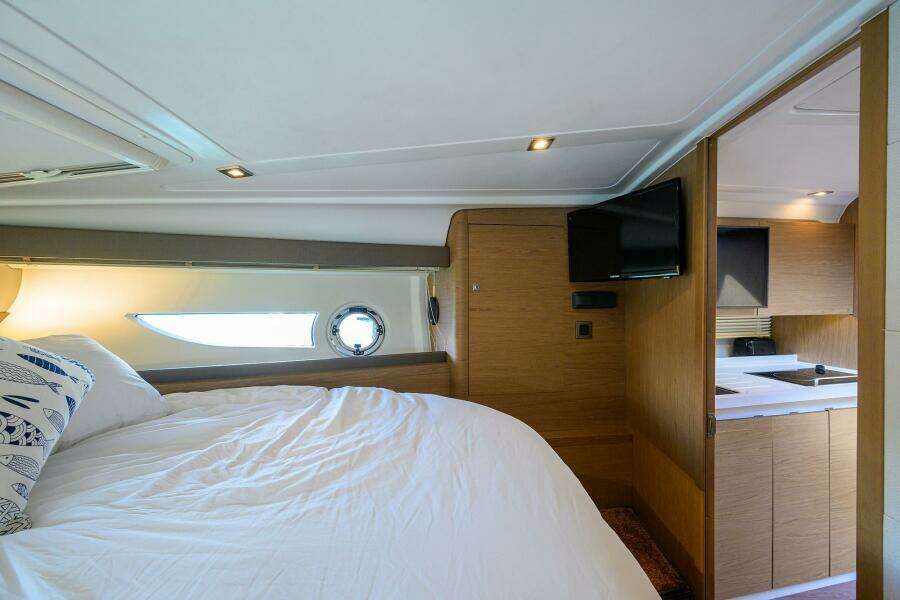 Beneteau 38 GT - Cabin, Berth
