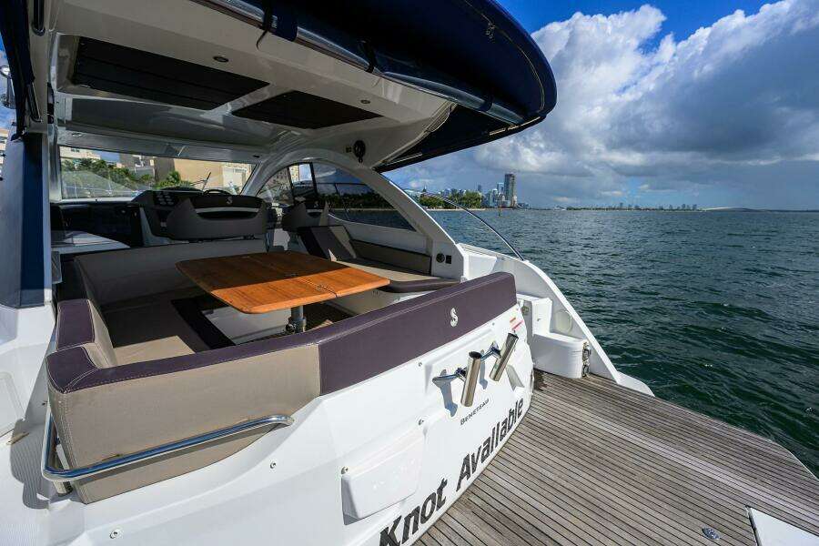 Beneteau 38 GT - Helm Deck Seating