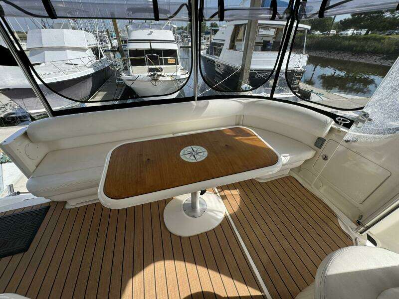 11 2004 Sea Ray 390 Aft Deck Dining