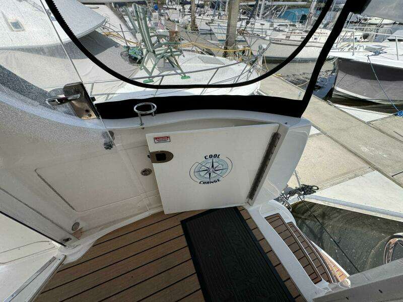 7 2004 Sea Ray 390 Aft Deck Entrance