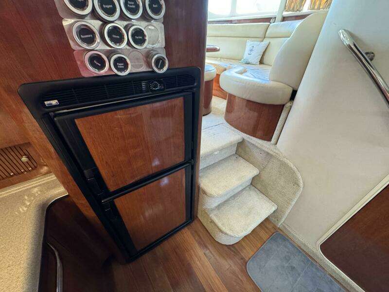 22 2004 Sea Ray 390 Galley Companionway