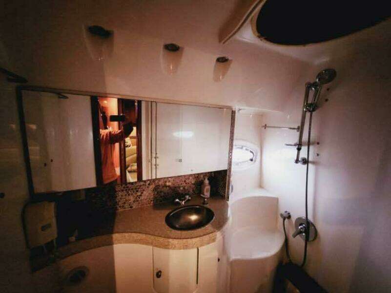 2007 Regal 4460 Commodore