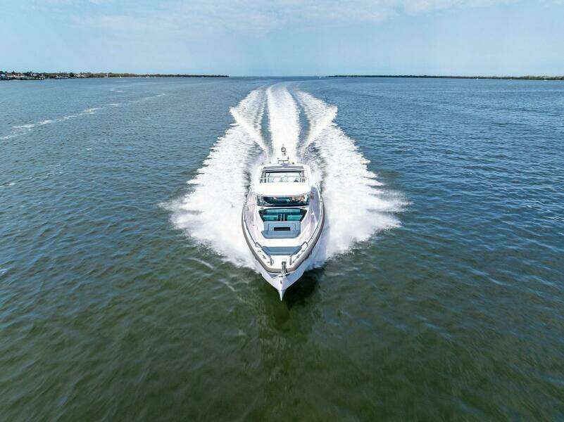 2022 37 Axopar Cross Cabin 