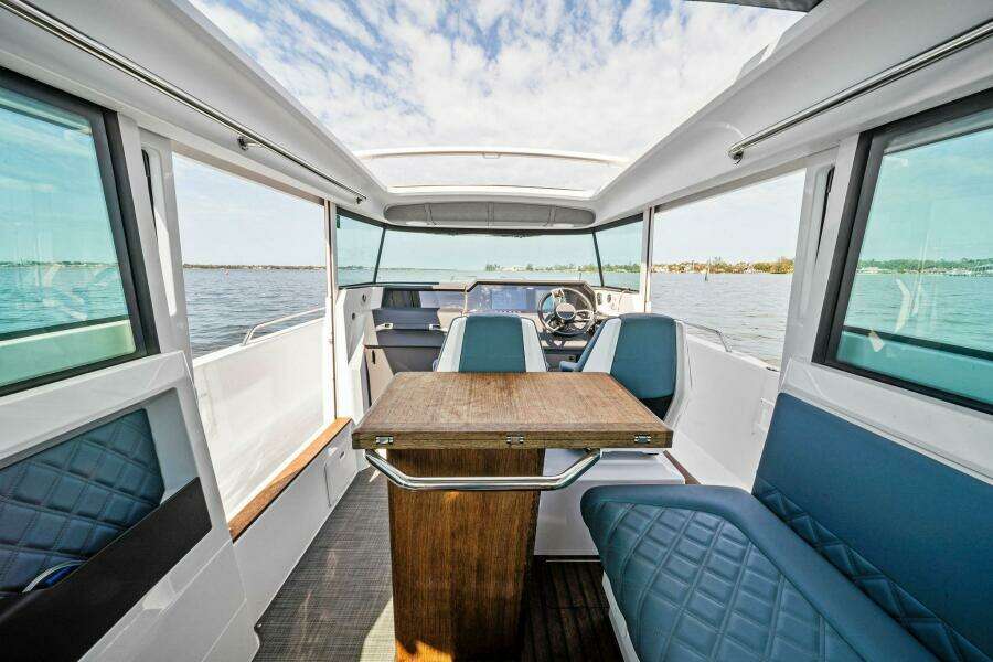 2022 37 Axopar Cross Cabin 