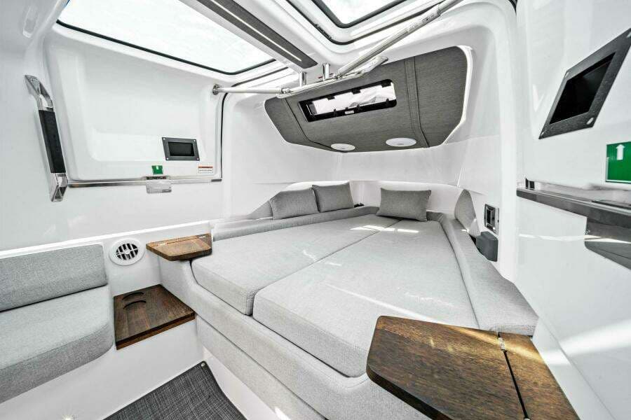 2022 37 Axopar Cross Cabin 
