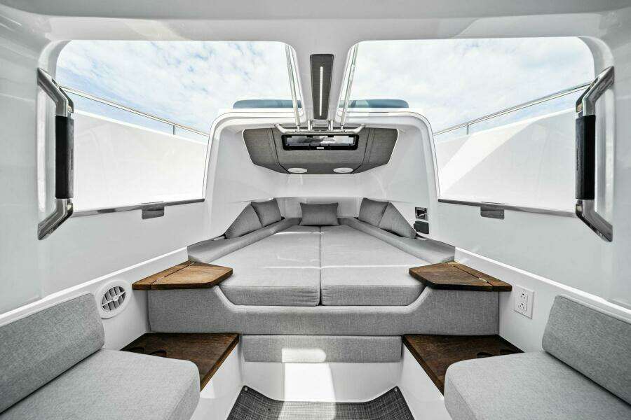 2022 37 Axopar Cross Cabin 