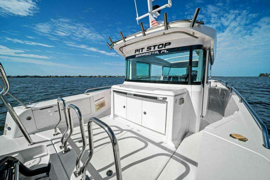 2022 37 Axopar Cross Cabin 