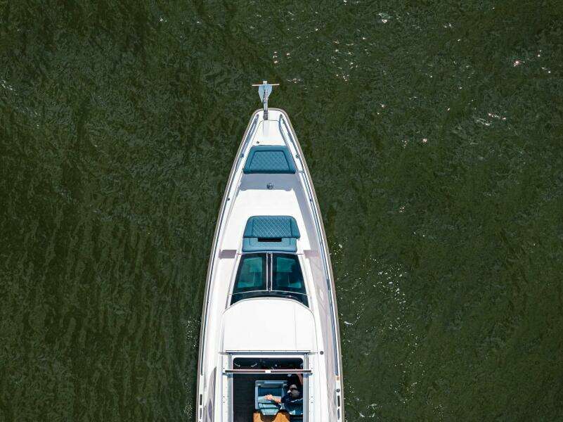 2022 37 Axopar Cross Cabin 