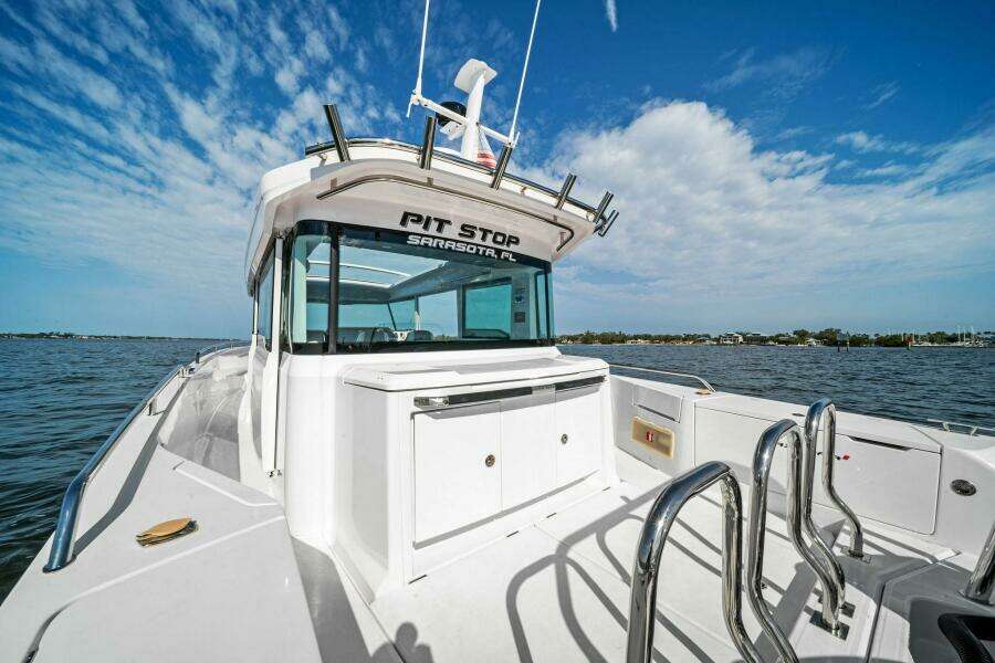 2022 37 Axopar Cross Cabin 