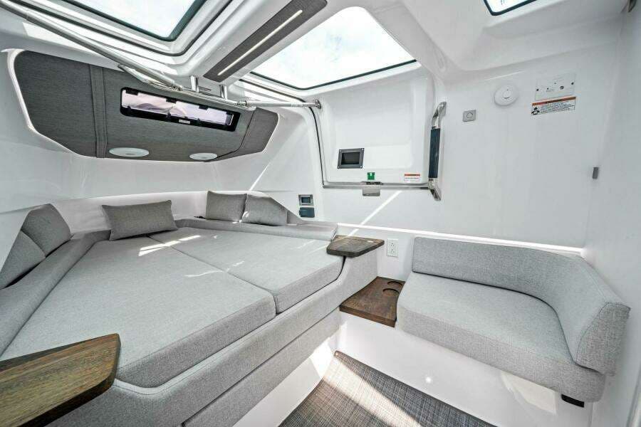 2022 37 Axopar Cross Cabin 