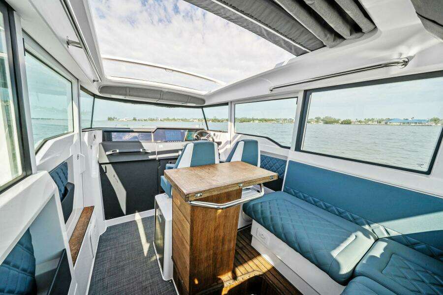 2022 37 Axopar Cross Cabin 