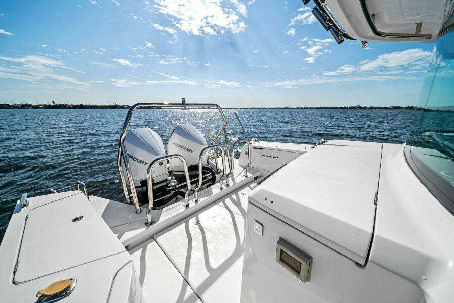 2022 37 Axopar Cross Cabin 