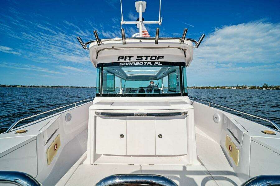 2022 37 Axopar Cross Cabin 